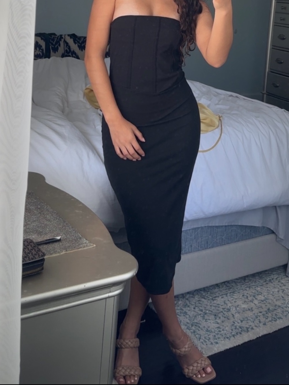 Elegant Strapless Black Midi Dress — Sleek Fitted Design